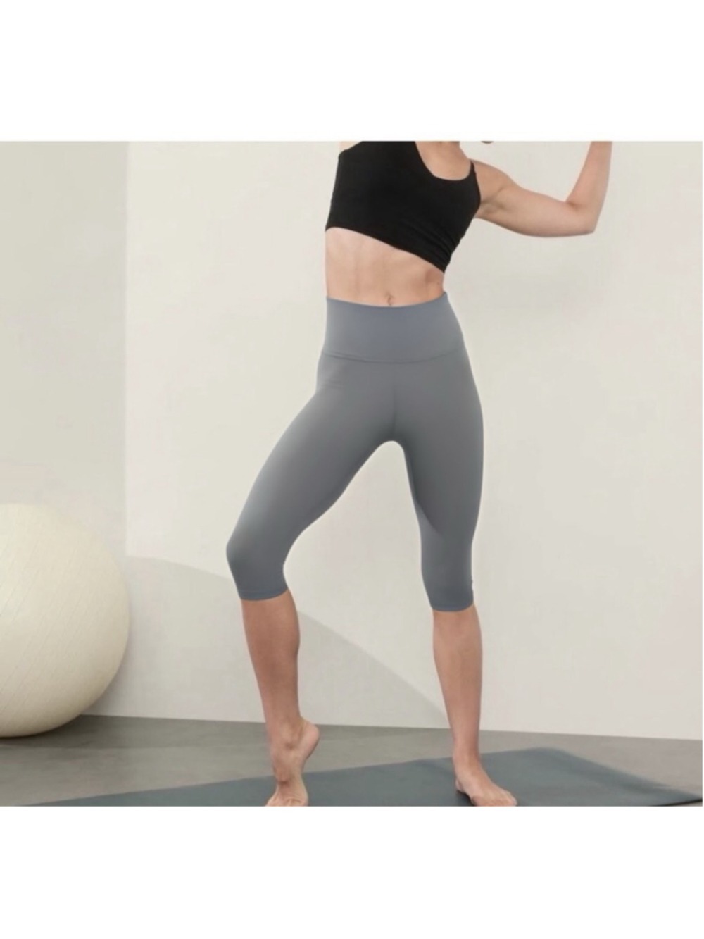 Women's Athleta Elation Ultra High Rise Crop Capris M Gray